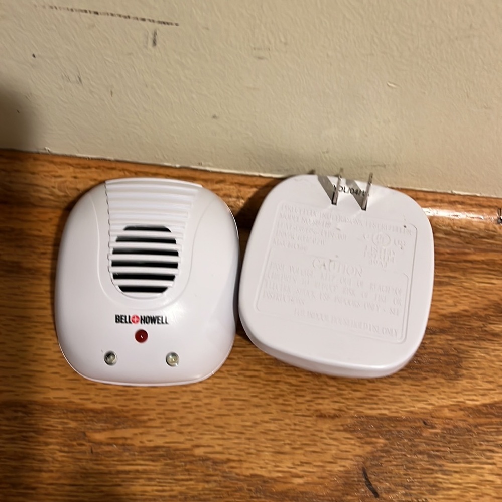Bell & Howell Ultrasonic Pest Repeller - Picture 8 of 13